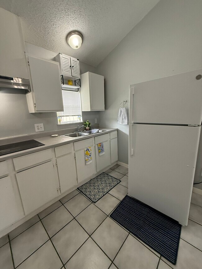 Building Photo - 1750 Morales St