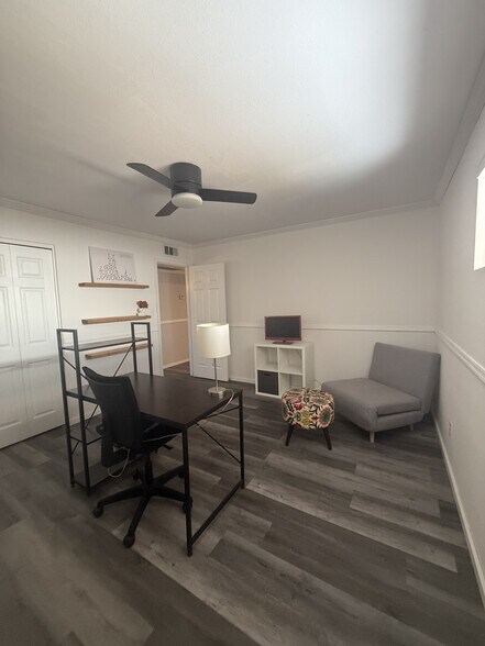 Building Photo - 4426 N 28th St