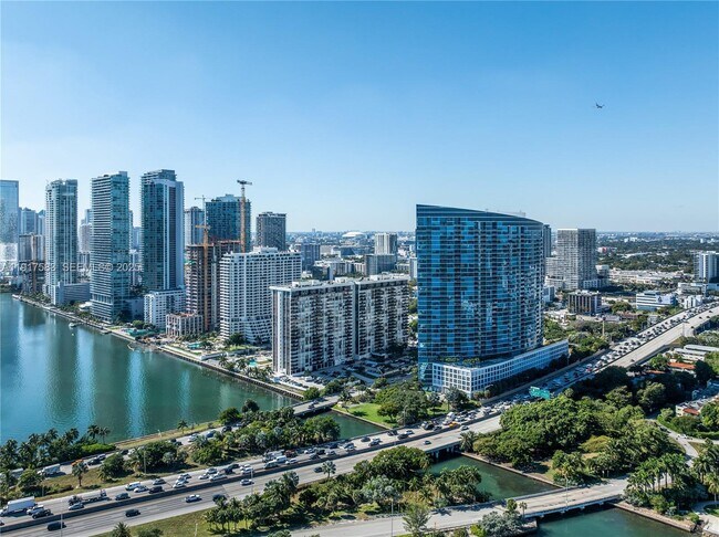 Building Photo - 601 NE 36th St