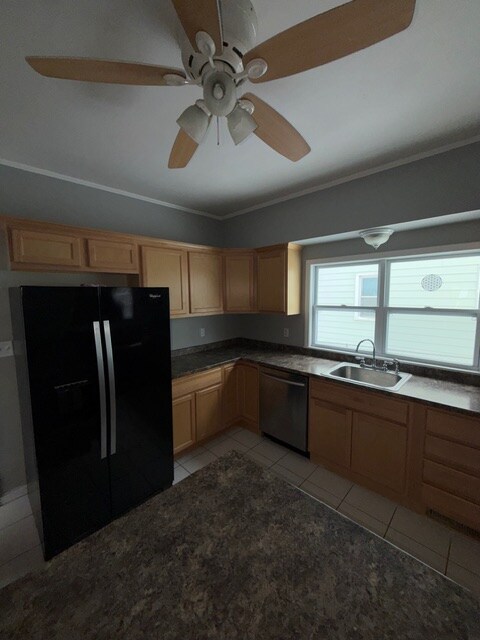 Building Photo - 1350 Davis Ave NW