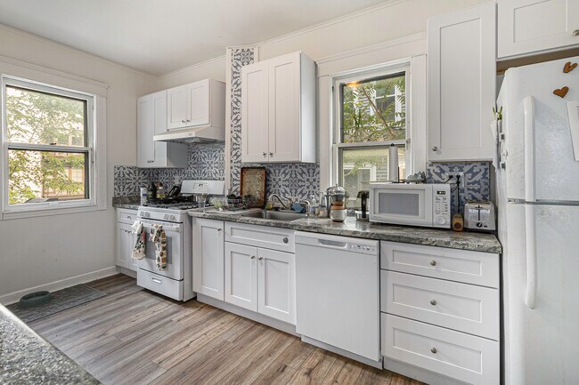 Building Photo - 405 N Ashley St