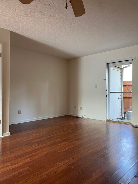 Building Photo - 205 Marinawoods Dr SE
