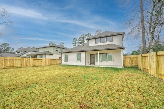 Building Photo - 14257 Lake Lodge Dr