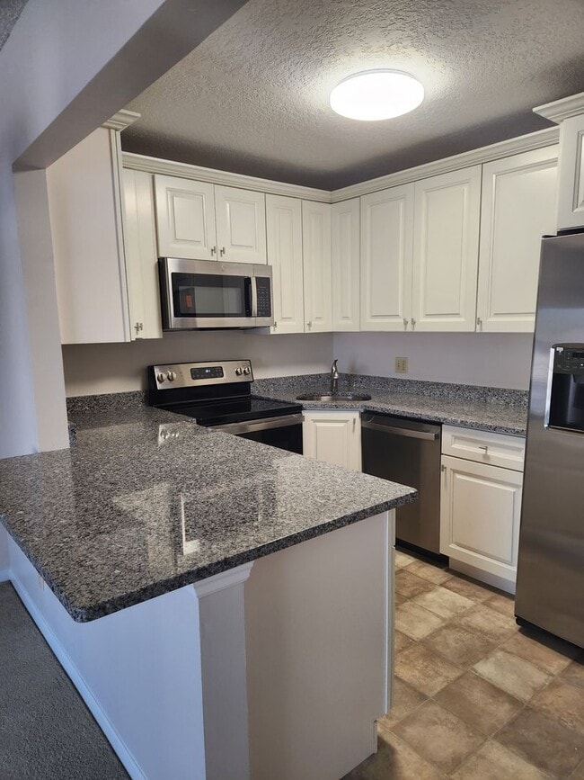 Building Photo - 1485 SW Silver Pine Way