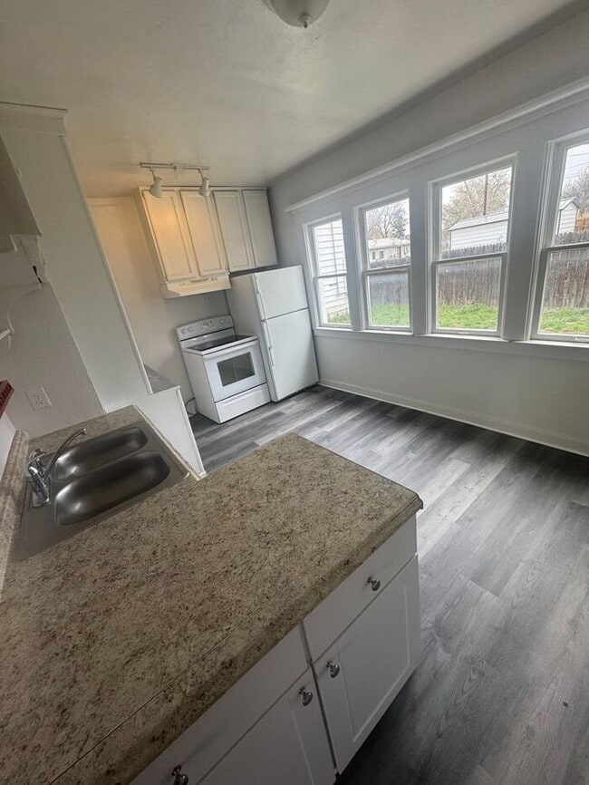 Building Photo - All-Inclusive 3BR For Rent!