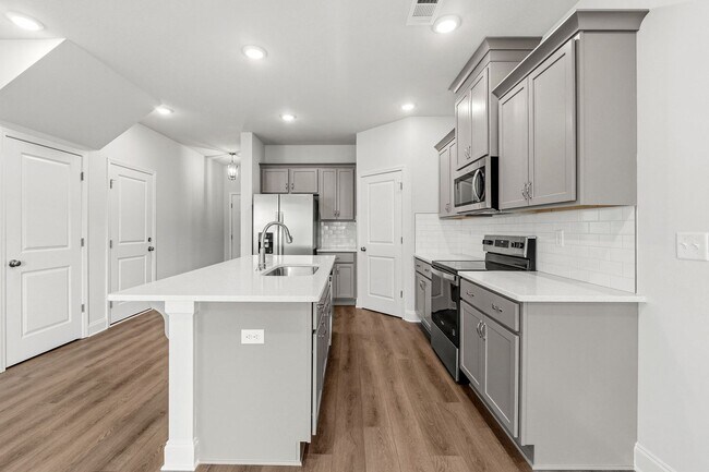 Building Photo - 1212 Vail Dr