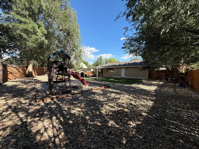 Building Photo - Five Bedroom House Close To Ft. Carson