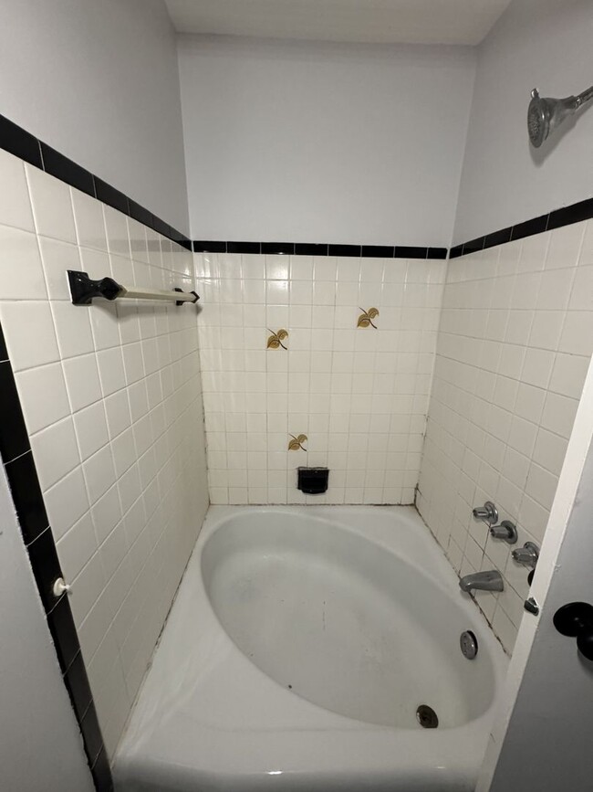 Building Photo - 2501-2503 S 44th St. - 8 Unit