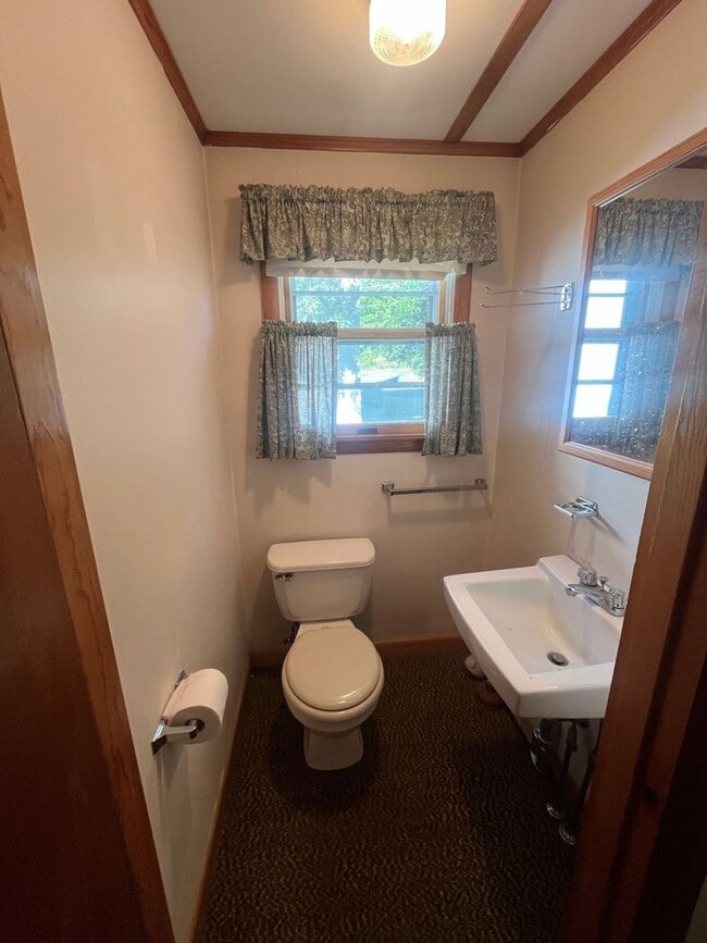 Building Photo - Four Bedroom Single Family House for Rent ...