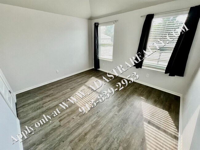 Building Photo - Like New Ranch in Spring Hill-Available in...
