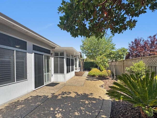 Building Photo - 1347 Rose Bouquet Dr