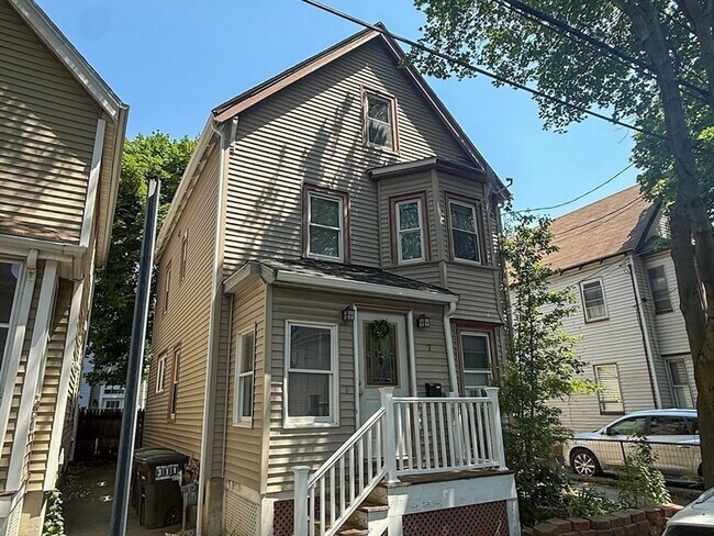 Primary Photo - 7 Dell St