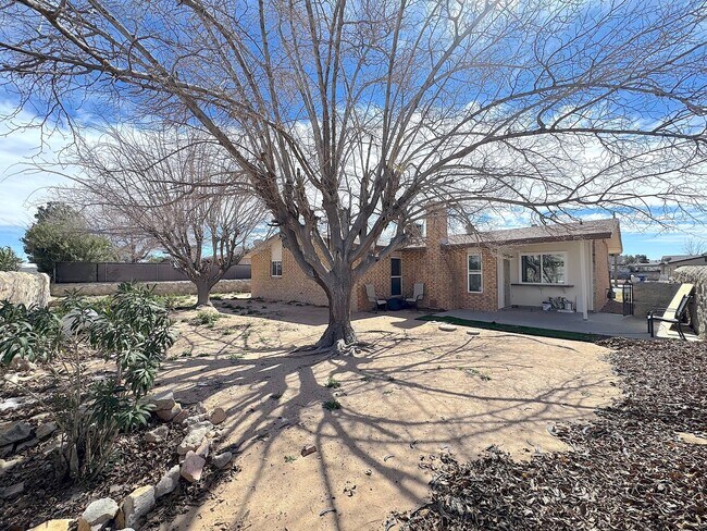 Building Photo - East El Paso 5bed/3Bath Refrig A/C with 2 Master Suites!