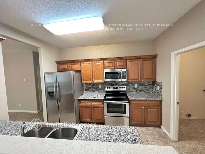 Building Photo - 655 E Renegade Pl