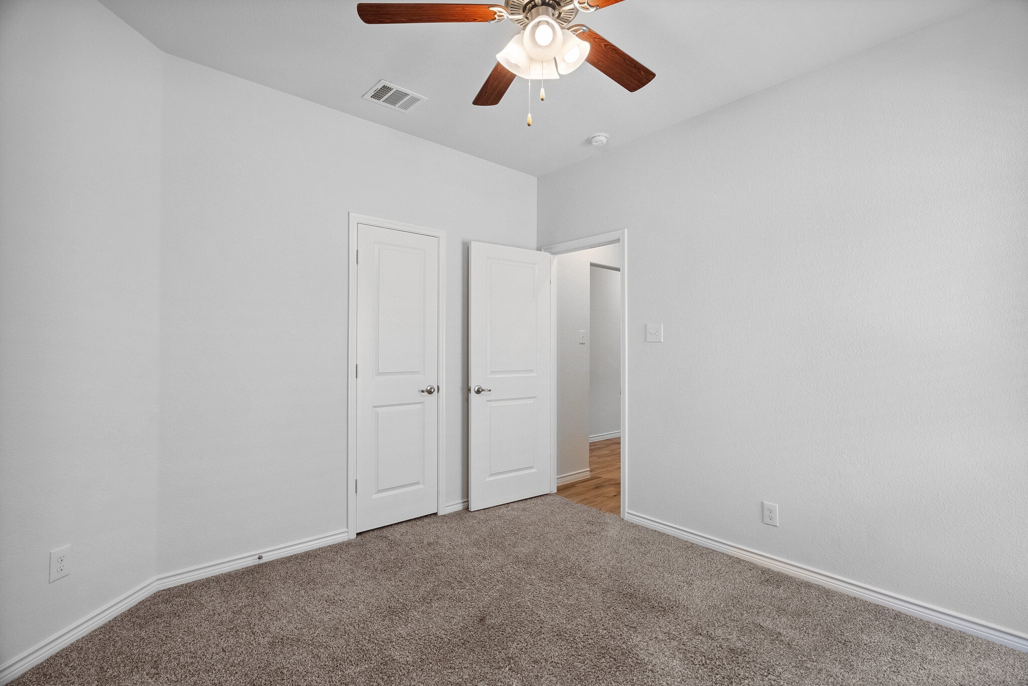 Building Photo - 3057 Maverick Dr