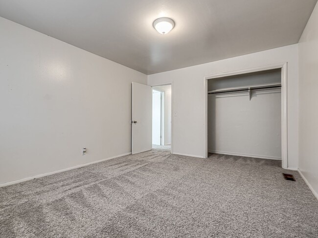 Building Photo - Updated in NE OKC for rent! Minutes to Broadway Extension/235 and Downtown!