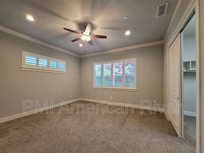 Building Photo - 8099 Traditions Ct