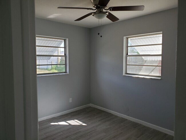 Building Photo - 25 Andora St