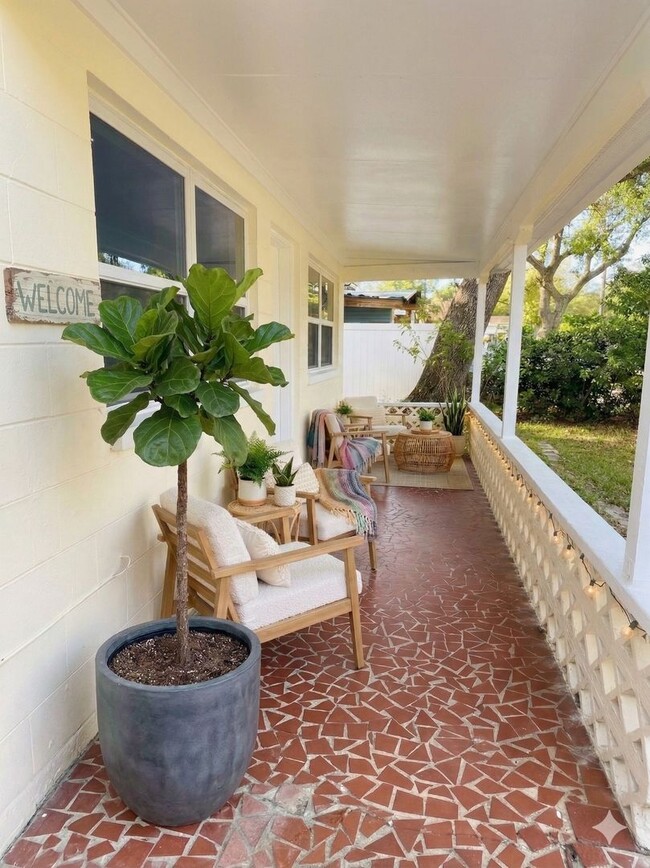 Building Photo - Updated 4-Bedroom Home for Rent in Pinellas Park | Spacious Layout | Stainless Steel Appliances