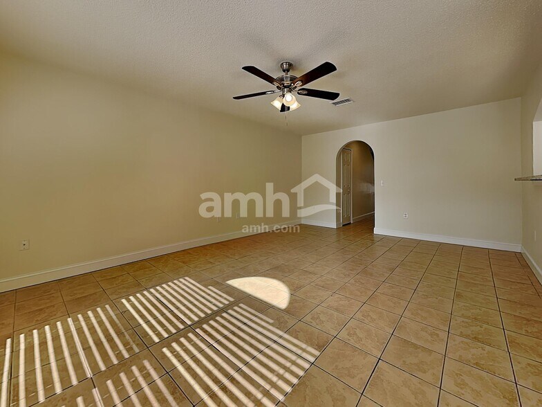 Building Photo - 1019 Brenton Leaf Dr