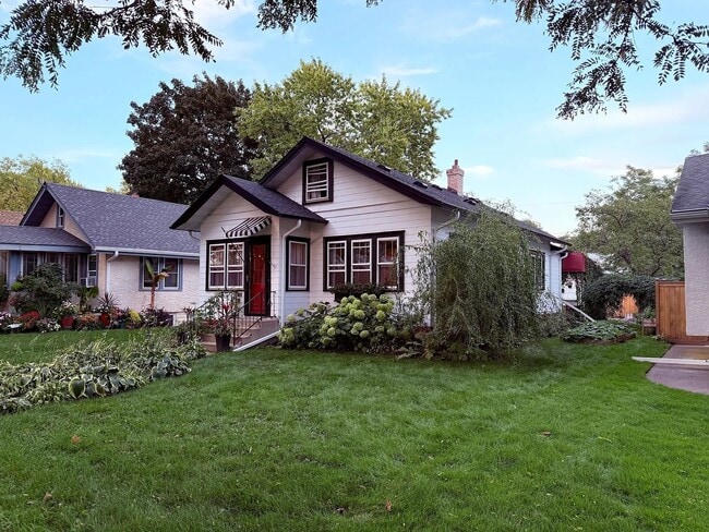 Building Photo - Charming 2-Bedroom Home w/ Finished Loft, ...