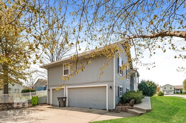 Building Photo - 911 McIntosh Cir