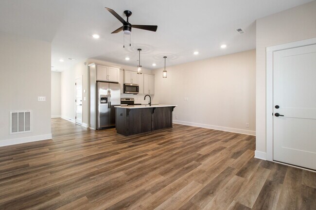 Building Photo - 117 Old Excell Rd