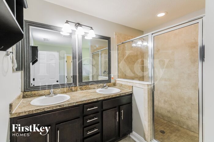 Building Photo - 2612 Royal Pointe Dr