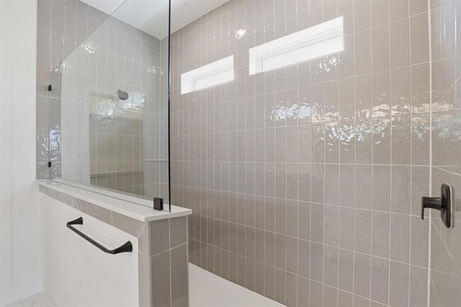 Building Photo - 881 Prominence Wy