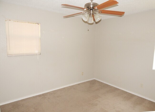 Building Photo - Winona ISD: 3 Bedroom, 2 Bath Home in a Co...