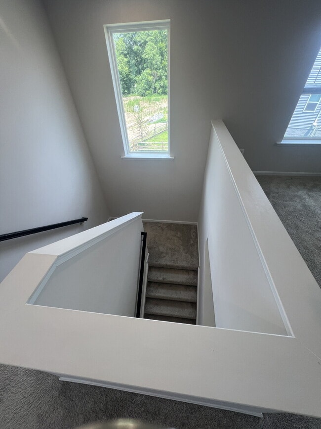 Building Photo - Spacious 3-Bedroom Rental in Sought-After ...