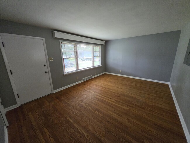 Building Photo - 125 Florisota Dr