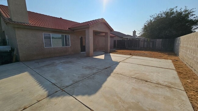 Building Photo - 4 Bed 2 Bath Home in SW