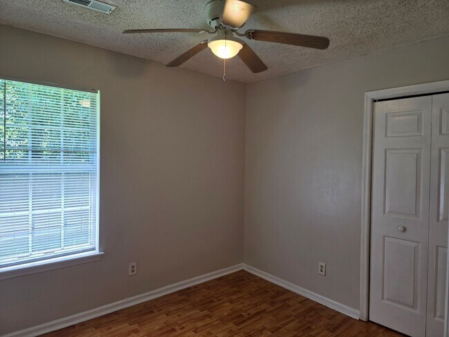 Building Photo - For Rent – 3 Bedroom, 2 Bath Home with Gar...