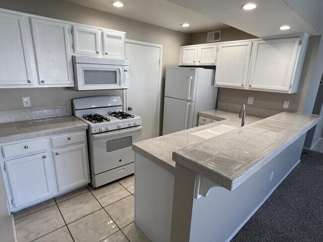 Building Photo - 7570 W Flamingo Rd