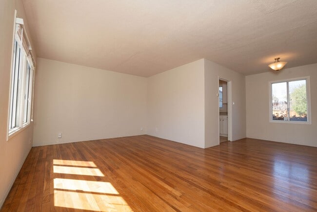 Building Photo - House in Great Sunnyvale Location w/Large Yard & Gardener