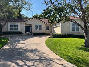 Building Photo - 804 Broken Arrow