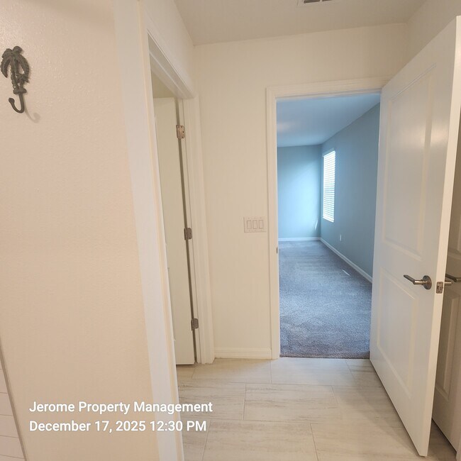 Building Photo - 2546 Leonia Ln