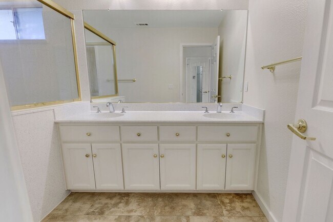Building Photo - South Davis Home in quiet Cul-de-sac