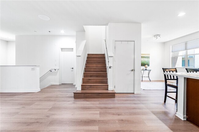 Building Photo - 664 Colorado Cir