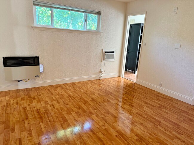 Building Photo - 223 Pollasky Ave