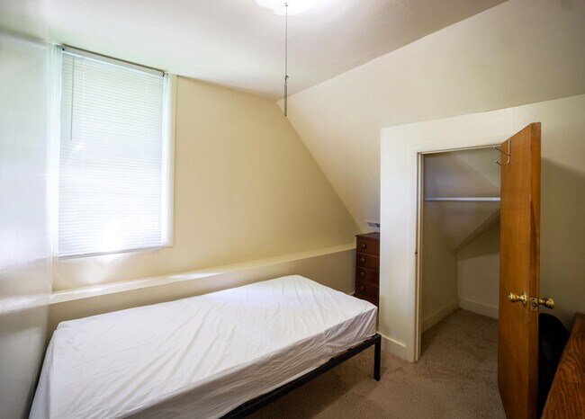 Building Photo - 113 Comstock Pl