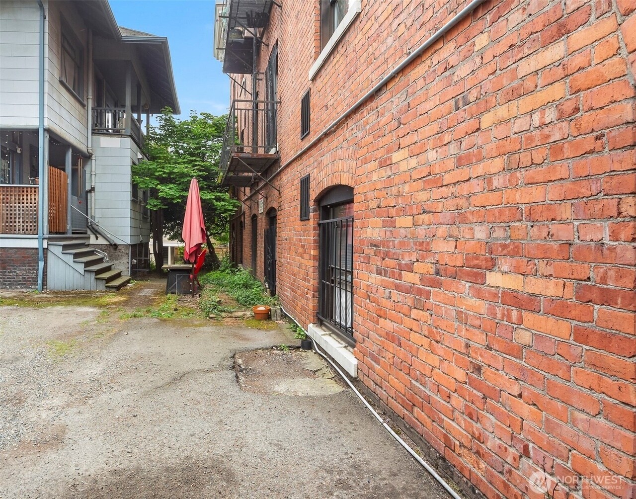 Parking Space - 416 E Roy St