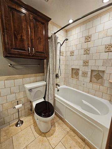 Building Photo - 4611 Shorewood Dr