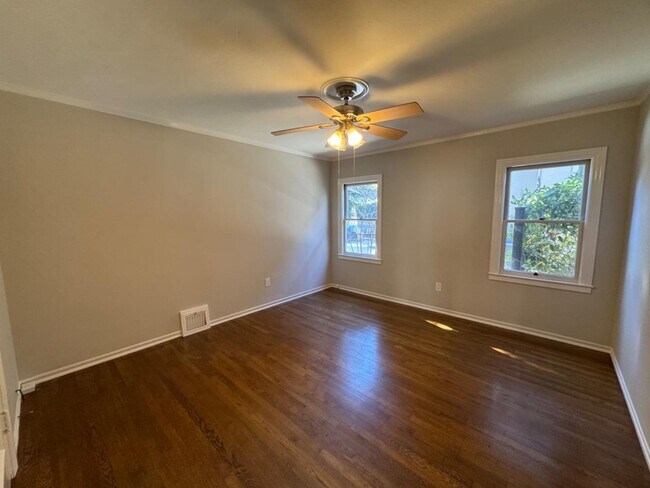 Building Photo - 1128 Clark Way