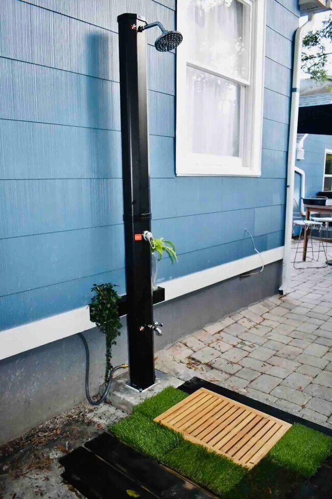 Outdoor solar shower - 1115 8th St N