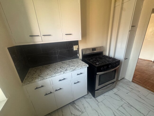 Building Photo - 1409 Metropolitan Ave