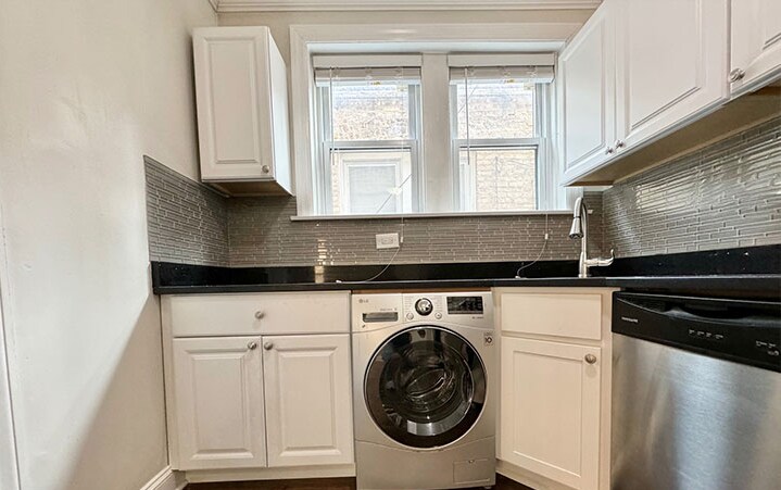 Building Photo - 3825 N Greenview Ave