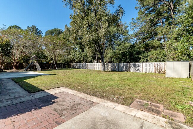 Building Photo - 397 Greenwich Dr