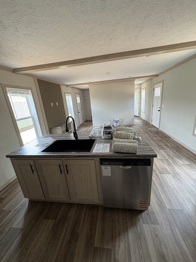 Building Photo - 400 Parker St